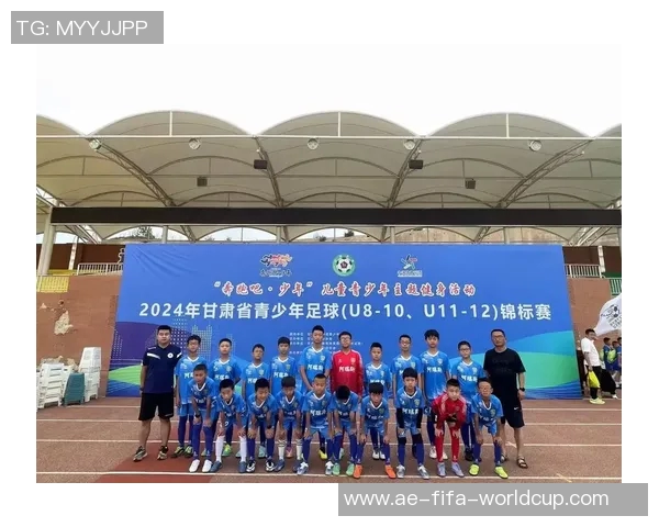 学生足球战术的创新与实践探索提升青少年团队协作与竞技水平的有效途径 学生足球战术的创新与实践探索提升青少年团队协作与竞技水平的有效途径