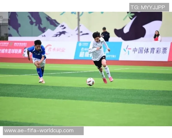 高校足球比赛热潮来袭球员展现青春风采与竞技精神